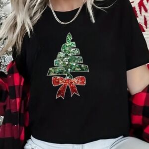 🆕️ GORGEOUS CHRISTMAS TREE & Bow T-Shirt 🎄